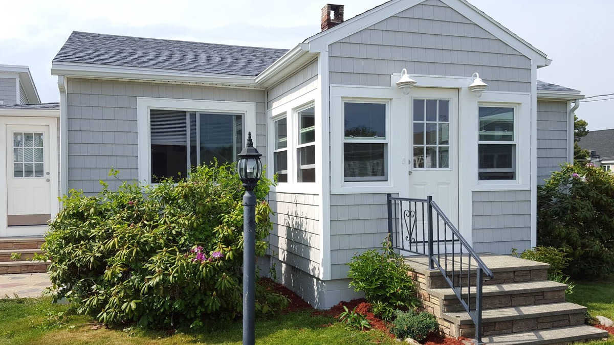 Biddeford House | Beachside Family Getaway! 3 Doors From Beach Access. Fantastic!