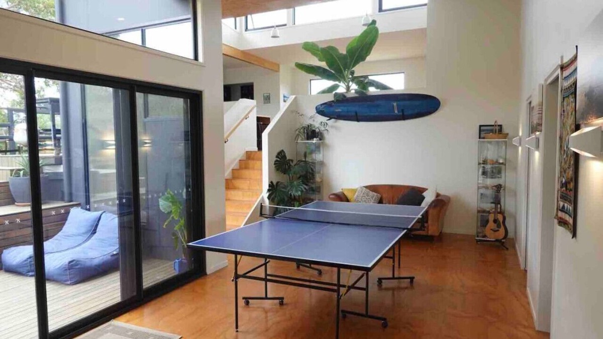 Carlton House | Beachside Family Surf Retreat