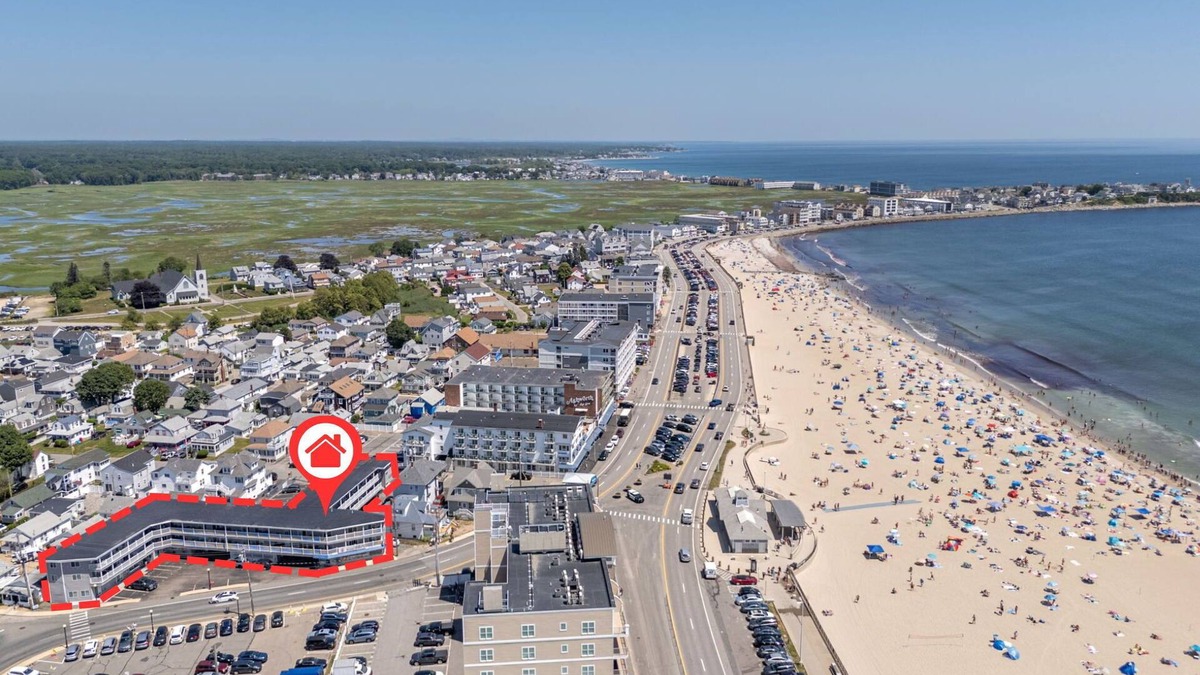 Hampton Condo | Beachside Getaway - Steps to the Beach