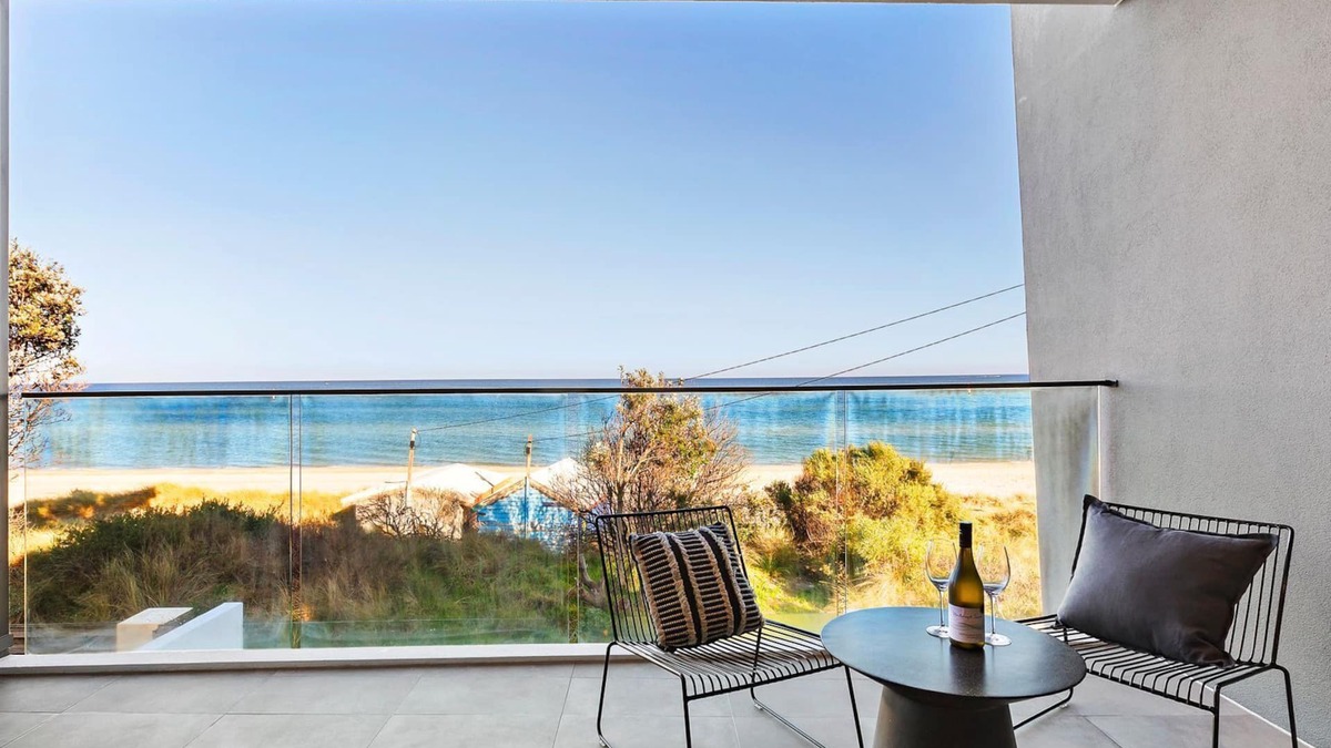 Chelsea House | Beachside Lane | Luxury On the Beach with Views