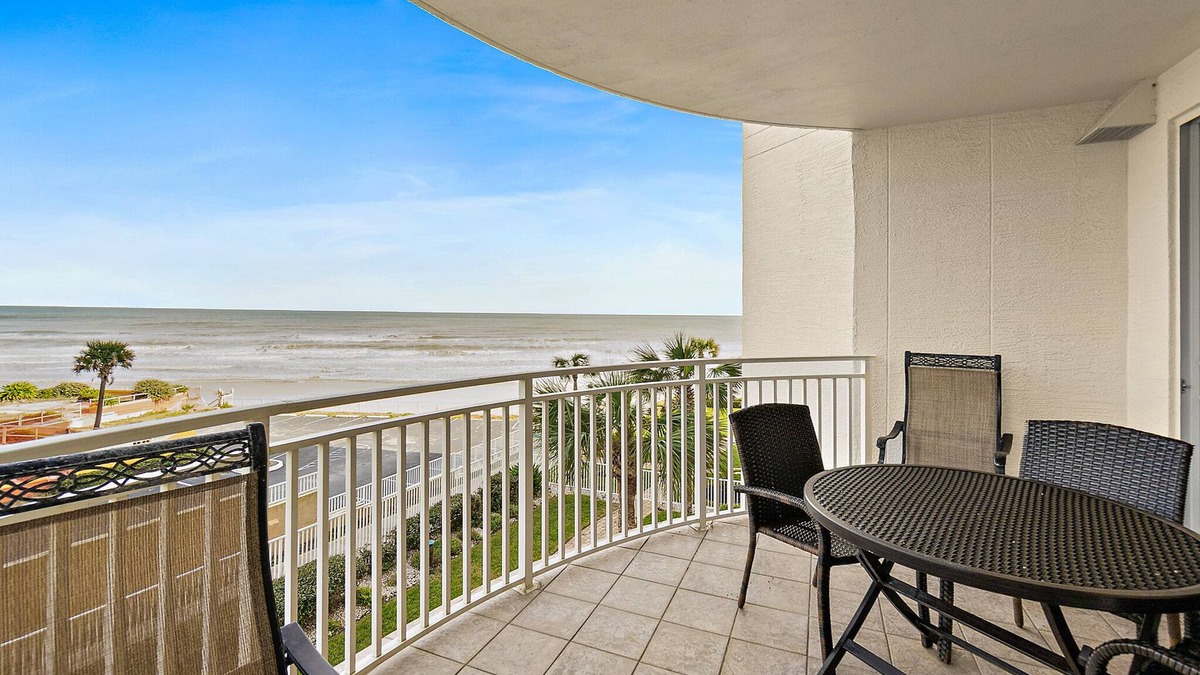 Bridgeport Heights Condo | Beachside luxurious spacious ocean-view condominium