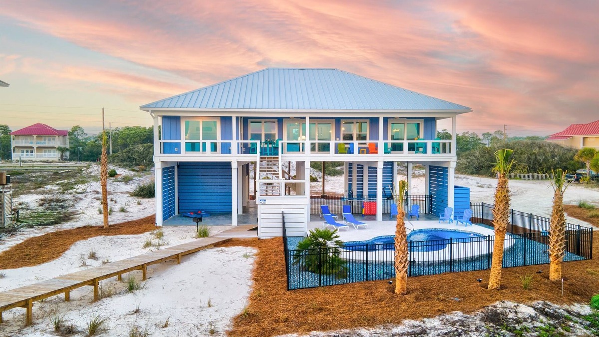 East End House | BEACHSIDE NEW BUILD 4BR 4 1/2 bath St. George Island w/pool