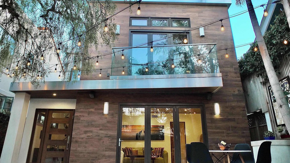 Peninsula House | Beachside Sanctuary – Lovely 3 BDR Steps to Ocean!