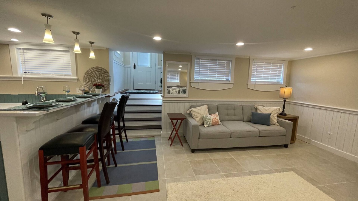 West Dennis Apartment | Beachside Studio centrally-located 5min. from the beach