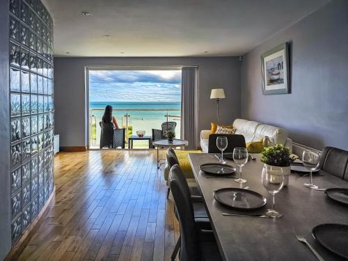 Kilkeel House | Beachside - Stunning sea view townhouse across the road from the beach