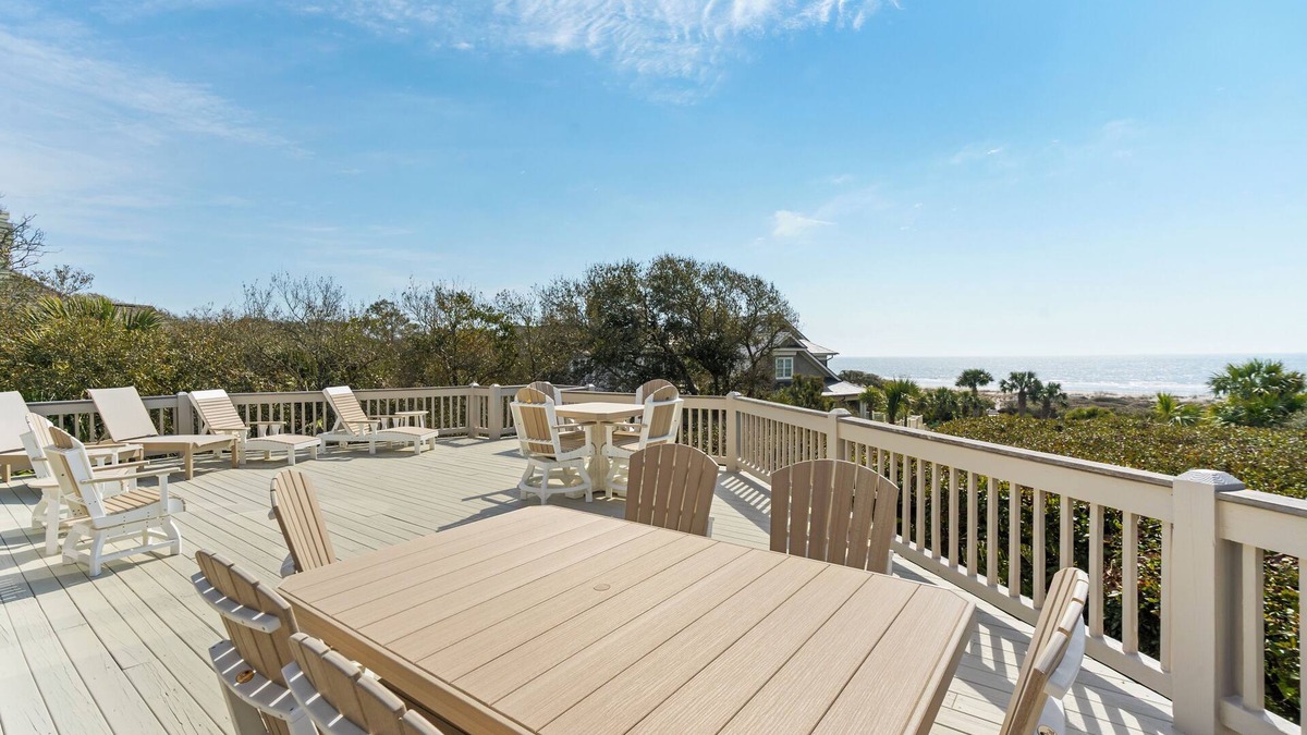 Vanderhorst Plantation House | Beachside Treehouse, spectacular ocean view on popular Surfsong Rd