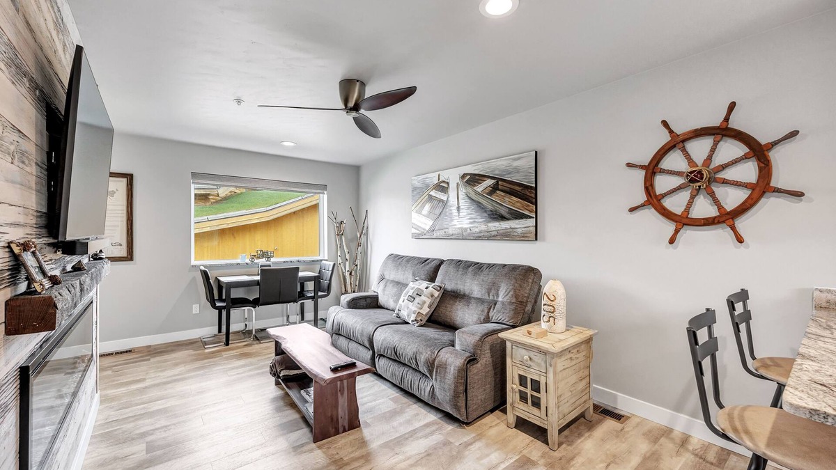 Sister Bay Condo | Beachview Condo No 4