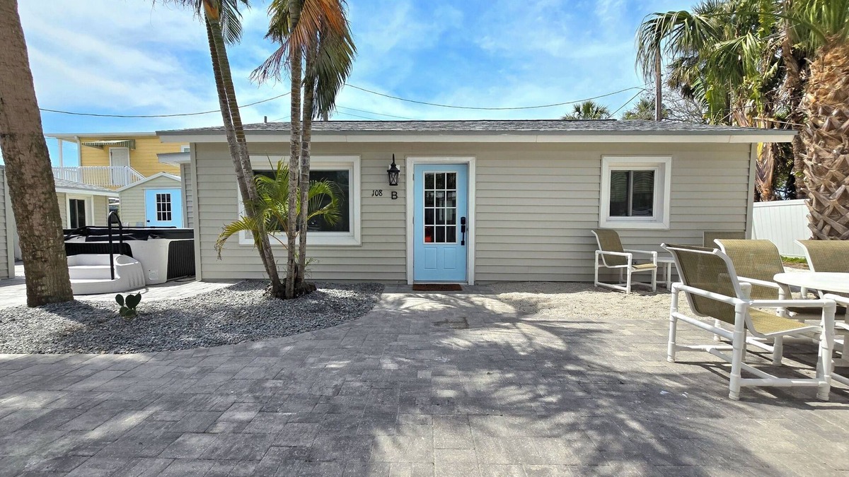 Indian Rocks Beach Cottage | Beachy Keen Cottage B! Just Steps from Indian Rocks Beach!