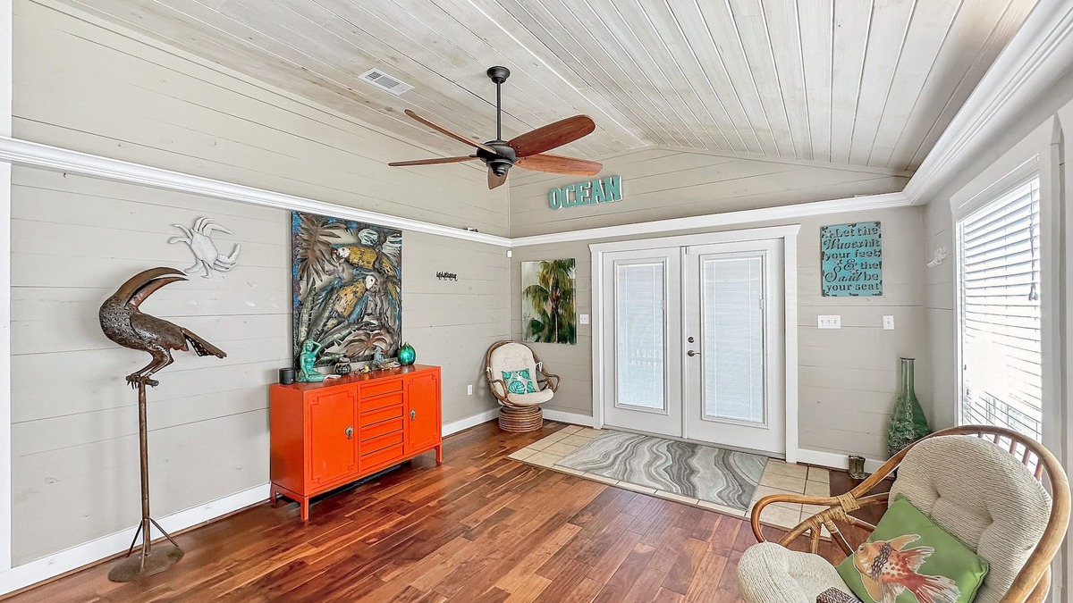 Port Bolivar House | Beachy Vibes-3 bedroom/2 bath/pet-friendly, w/pool, sleeps 10