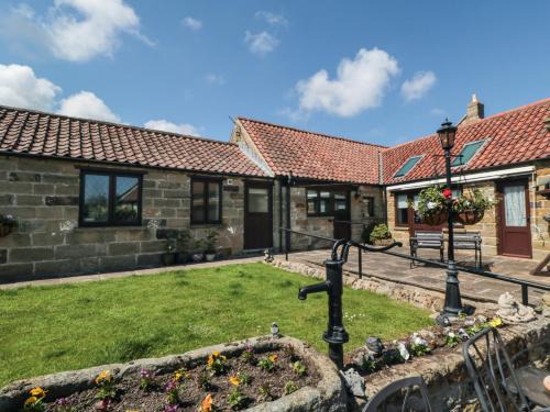 Burniston House | Beaconsfield Cottage