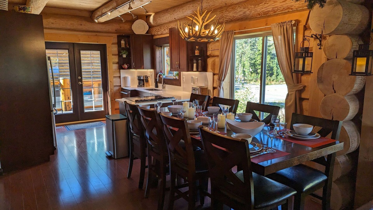 Hemlock Valley Ski Chalet | Bear Behind Lodge