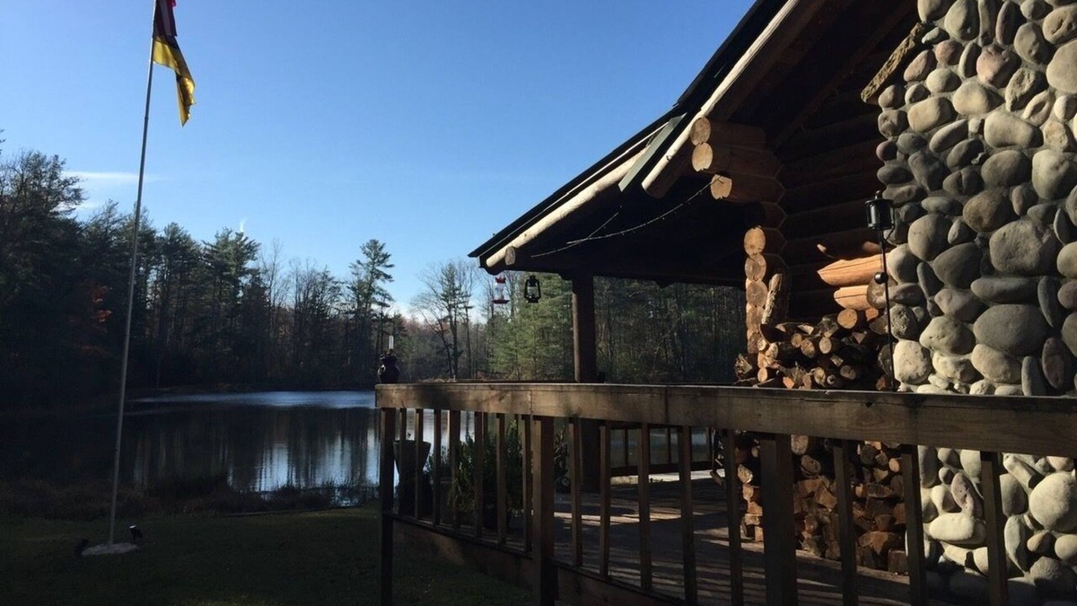 Mountain Rest Cabin | Bear Cabin at Empty Gnats Lake