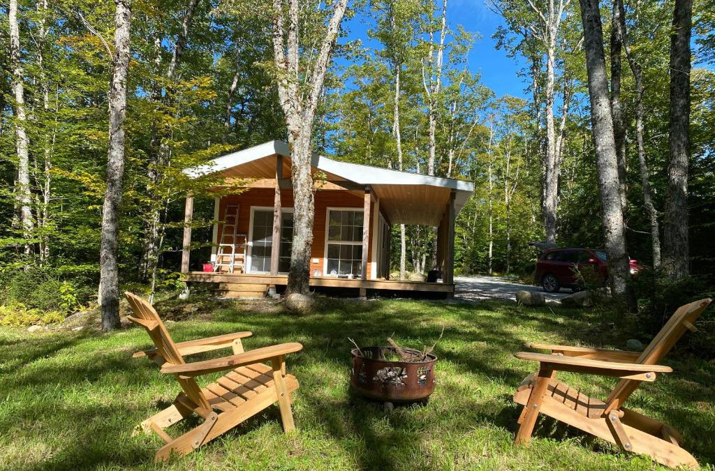 Kemptville House | Bear Cabin - Forest Retreat nearby Lake - not on waterfront
