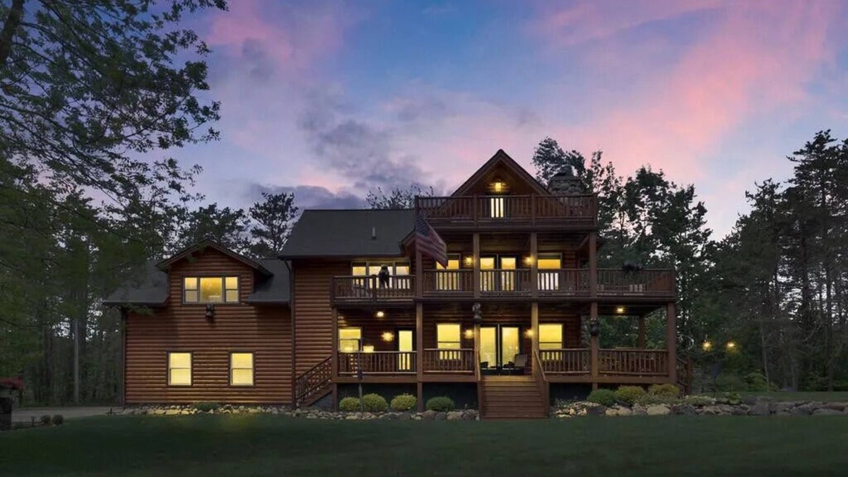 Alanson Cabin | Bear Cabin Up North on Crooked River in Alanson, MI