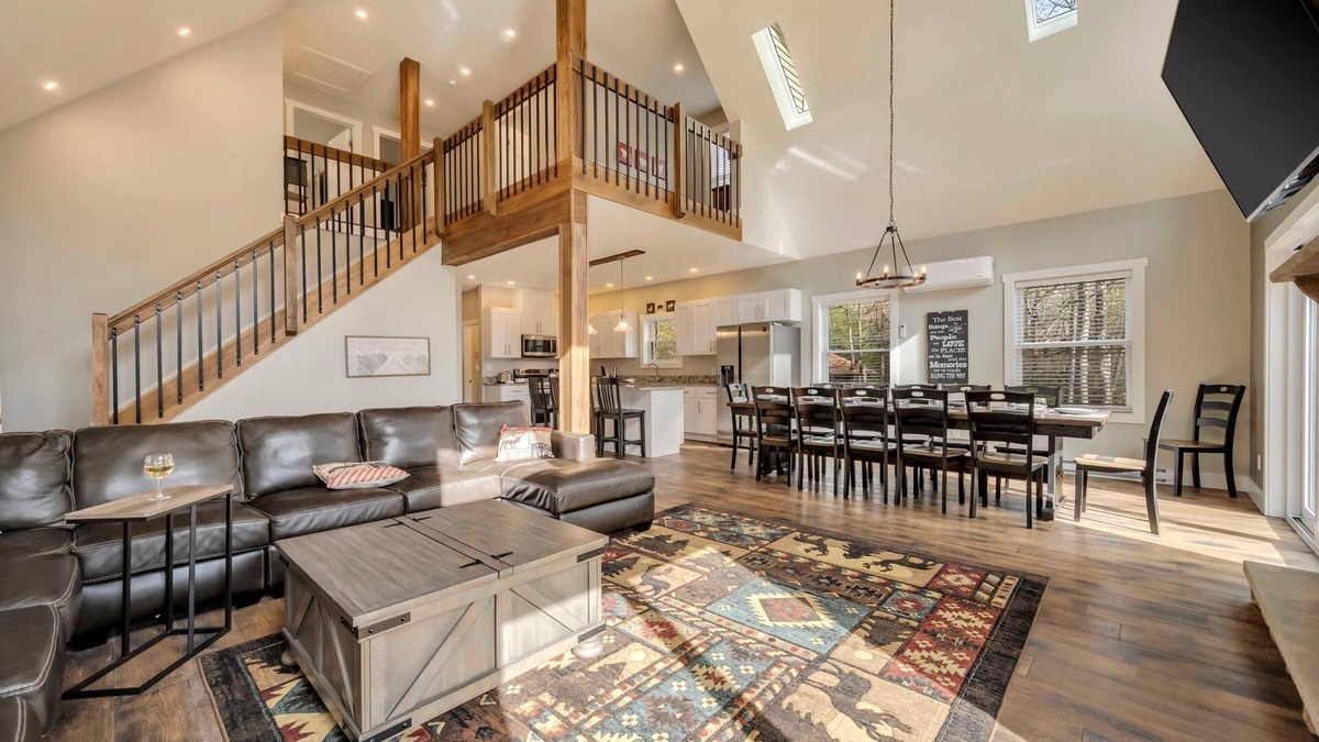 Jim Thorpe House | Bear Creek Bliss by AvantStay | Sleeps 16 + Game Room, Deck, Fire Pit!
