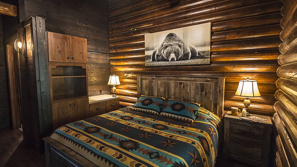 Jardine Cabin | Bear Creek Cabin 2 - 2 bed, 2 bath cabin, sleeps 6