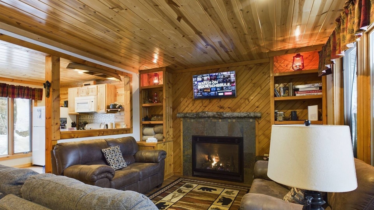 Shingleton Cabin | Bear Den-Secluded 2 Bedroom Cabin Located in the Hiawatha National Forest.