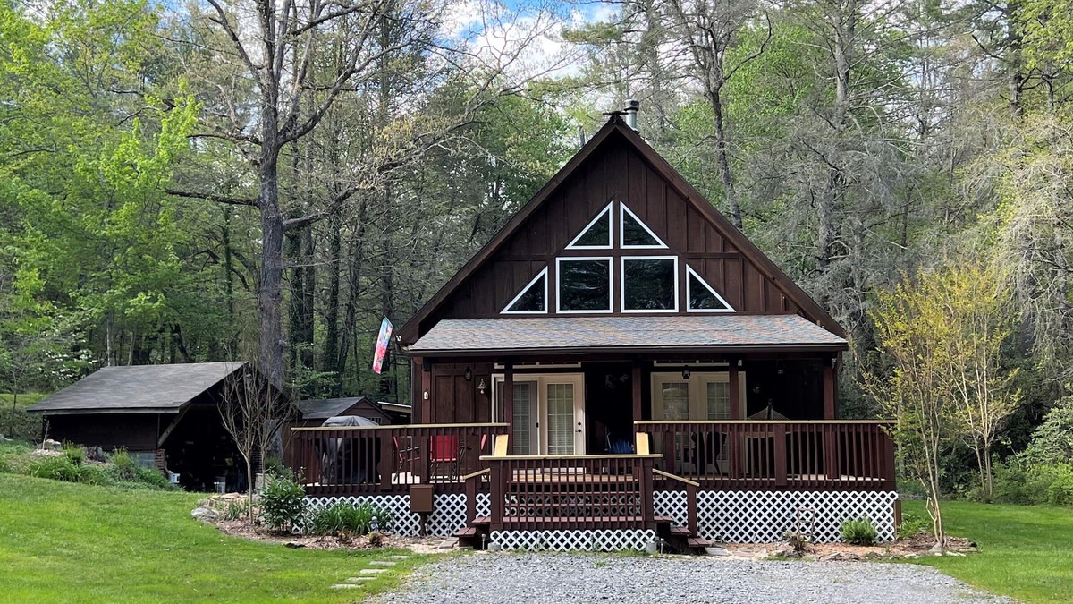 Cedar Mountain Cabin | BEAR HOLLOW A COZY MOUNTAIN CABIN