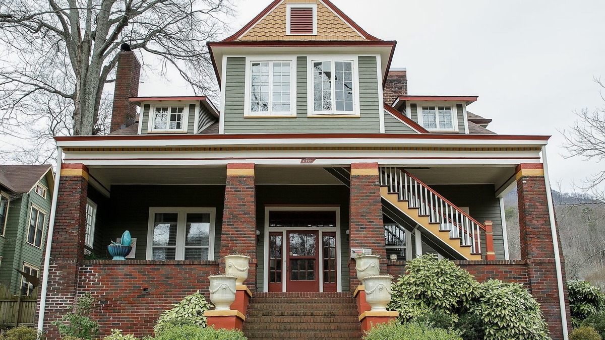 St. Elmo Improvement League Apartment | Bear House 1890, Johnson Retreat, Mins from Downtown, Perfect Luxurious Getaway!