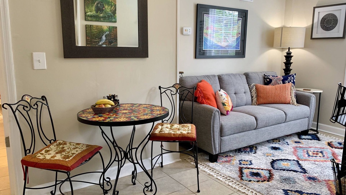 St. Elmo Improvement League Apartment | Bear House 1890, Sherfey Suite, Perfect Getaway, Walk to Cafes, Outdoor Activity