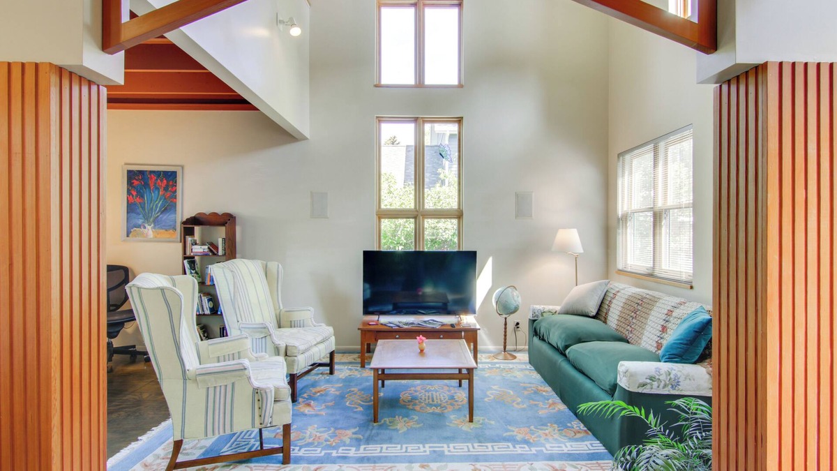 Bozeman House | Bear House - 3 Blocks to Downtown Main St Bozeman!