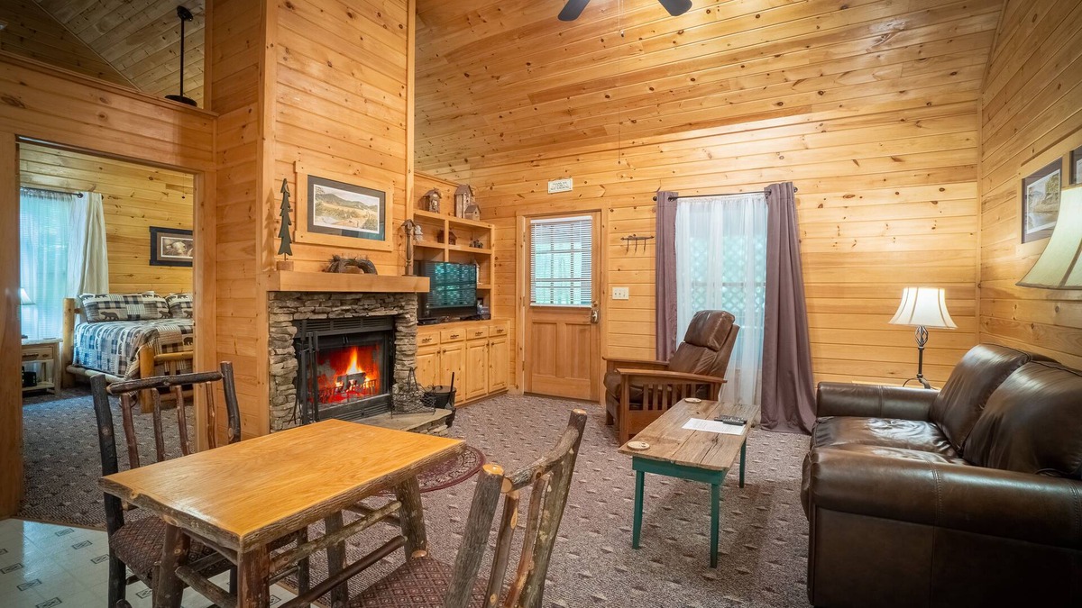 Sautee Nacoochee Cabin | Bear Hug - 3rd Night Free! See Details Below.