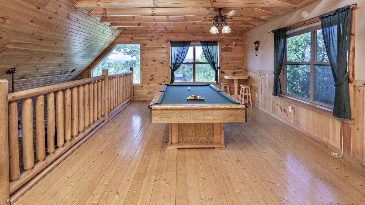Sevierville Cabin | Bear Hugs - Great Cabin! 2 Bedroom Cabin by RedAwning
