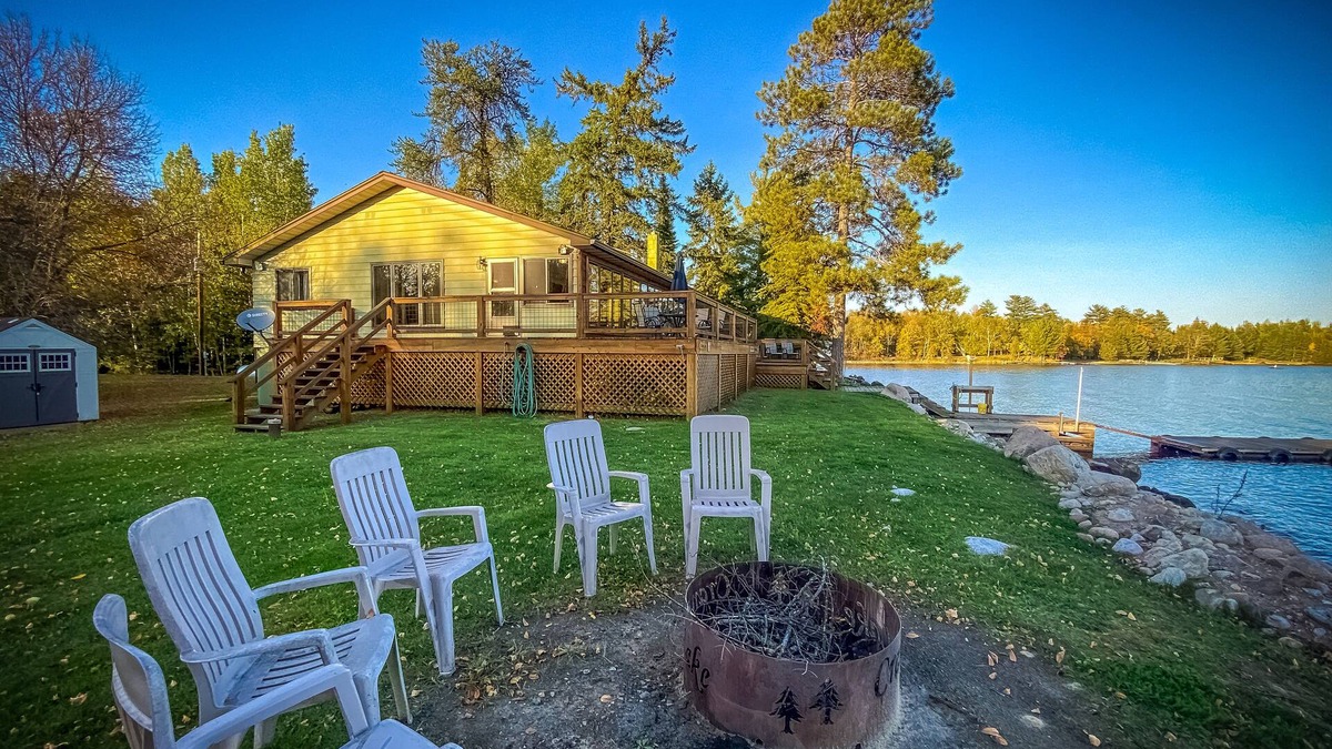 Crane Lake Cabin | Bear Island getaway.Escape to this cozy cabin near Voyageurs National Park
