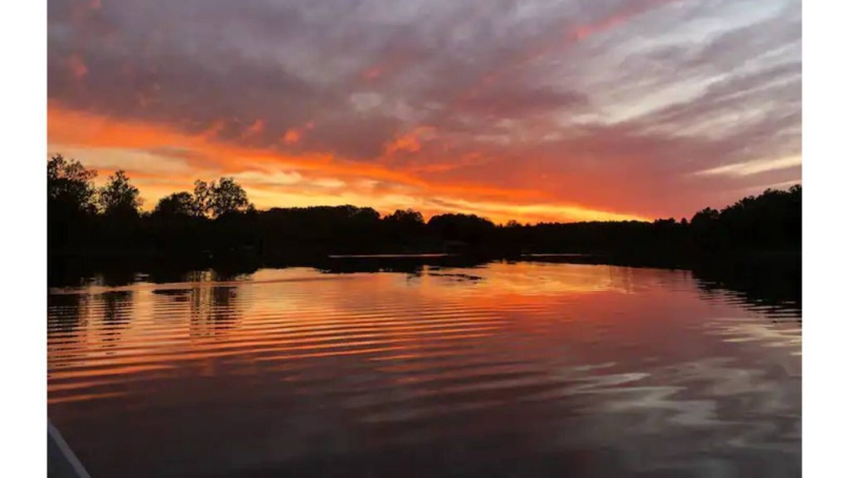 Hillsdale Cottage | Bear Lake Cottage ... Pontoon Available for Rent