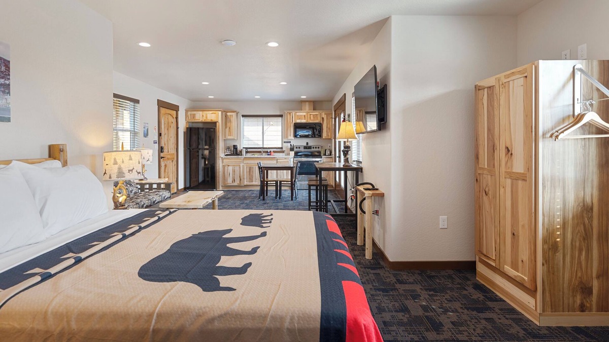 Grants Pass House | Bear Mountain -Suite 3