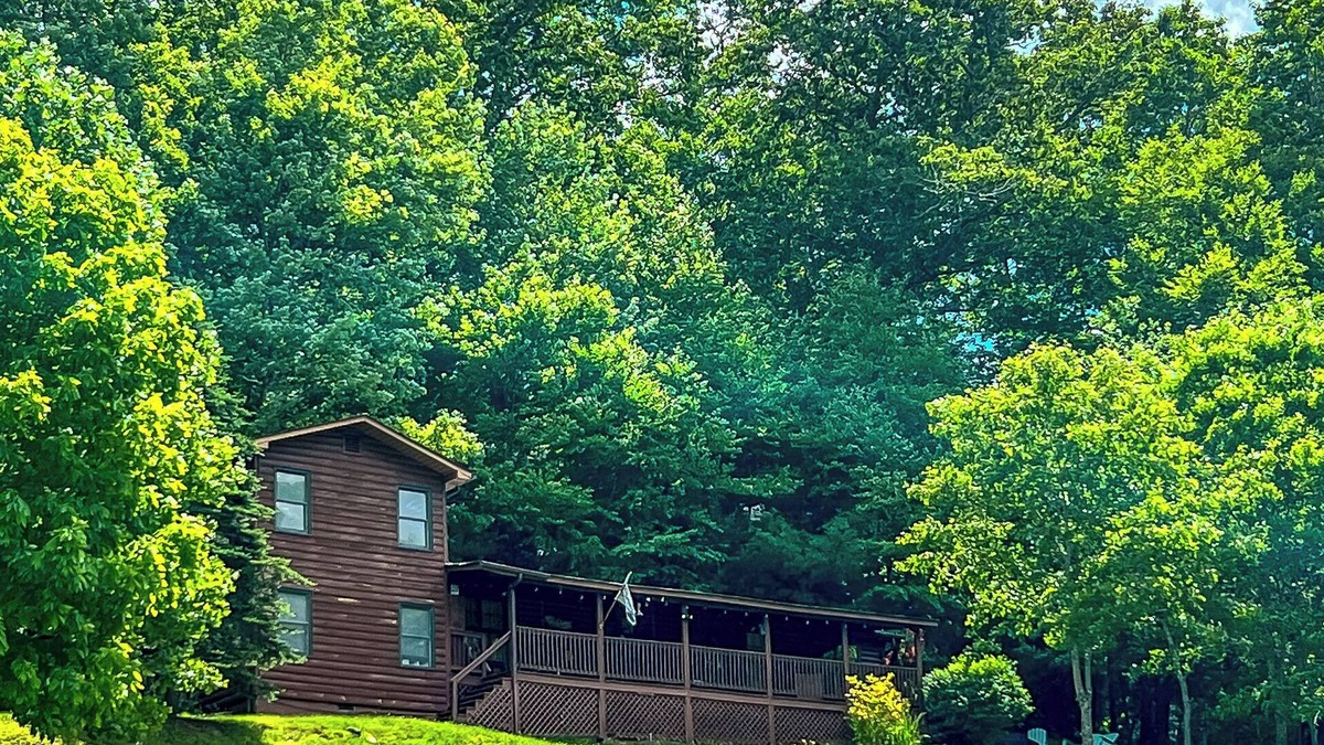 Todd Cabin | Bear Necessities Available Labor Day Weekend!