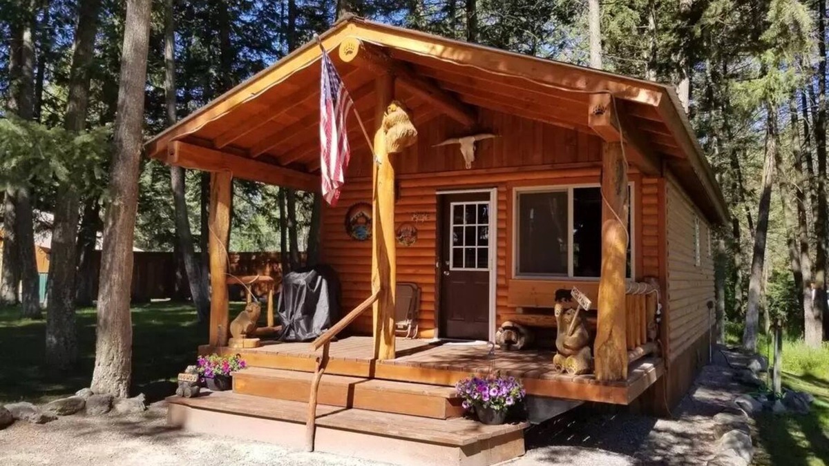 Kalispell Cabin | Bear-Necessities Cabin