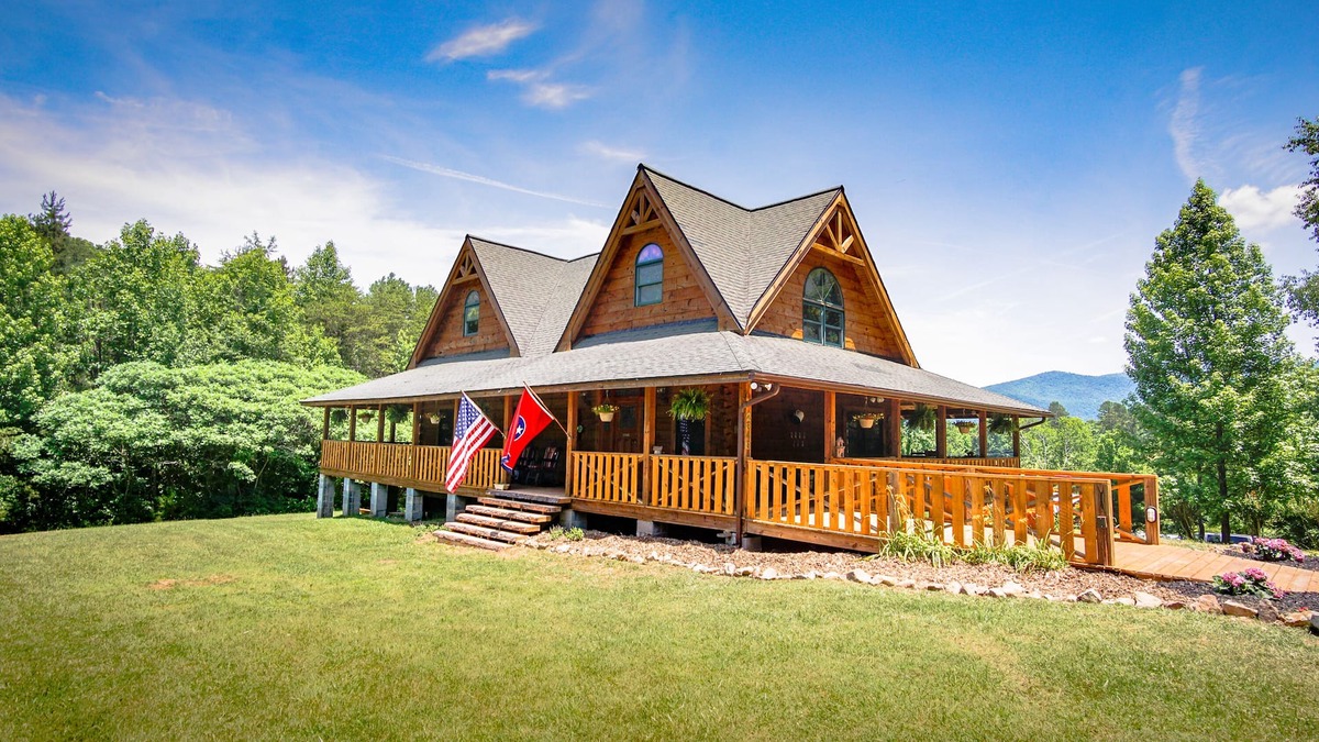 Cosby Cabin | Bear Pause Log Cabin in the Great Smoky Mountains