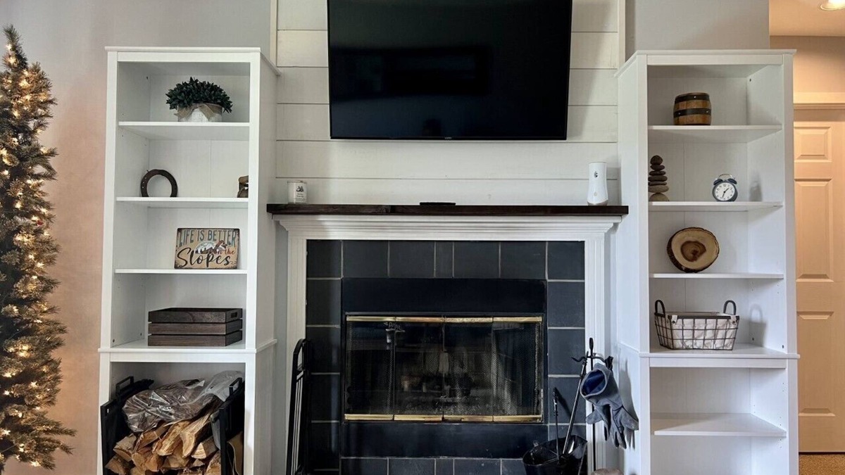 West Dover Condo | 'Bear Paw Lodge' at the BASE of Mt Snow Indoor Pool, Hot Tub