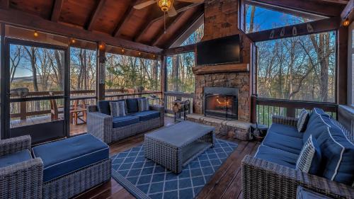Cherry Log House | Bear Paw Lodge