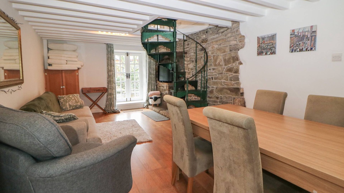 Hayfield Cottage | BEAR PIT COTTAGE, family friendly, with open fire in Hayfield