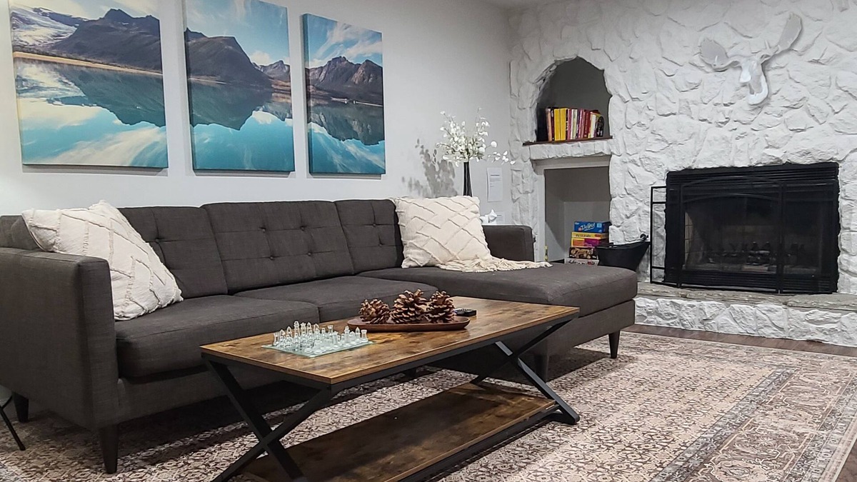 Summit Estates Condo | Bear Retreat - Walk to Snow Summit, Hot Tub, Fireplace