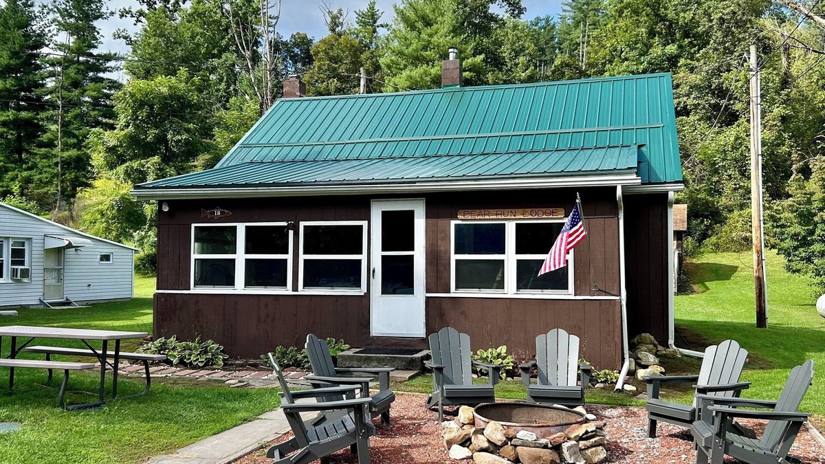 Slate Run House | Bear Run Lodge-Creek front, steps away from everything!