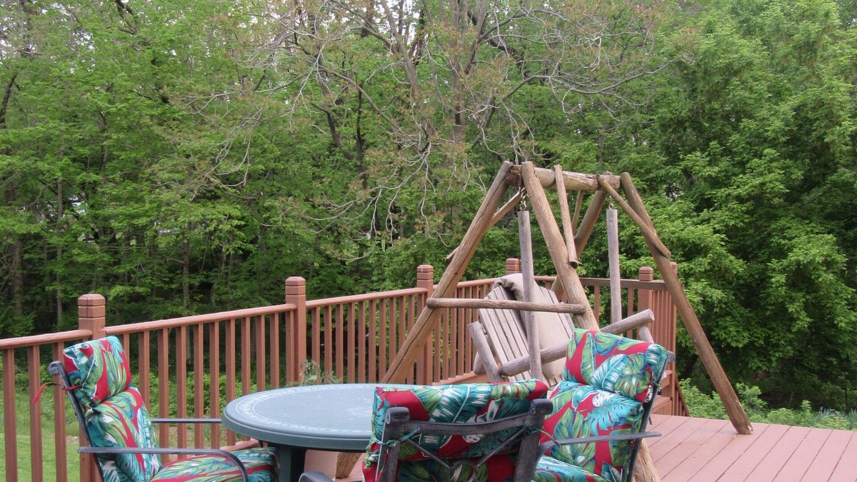 Burlington Bed & Breakfast | Bear's Den @ Squirrel's Nest B&B, LLC