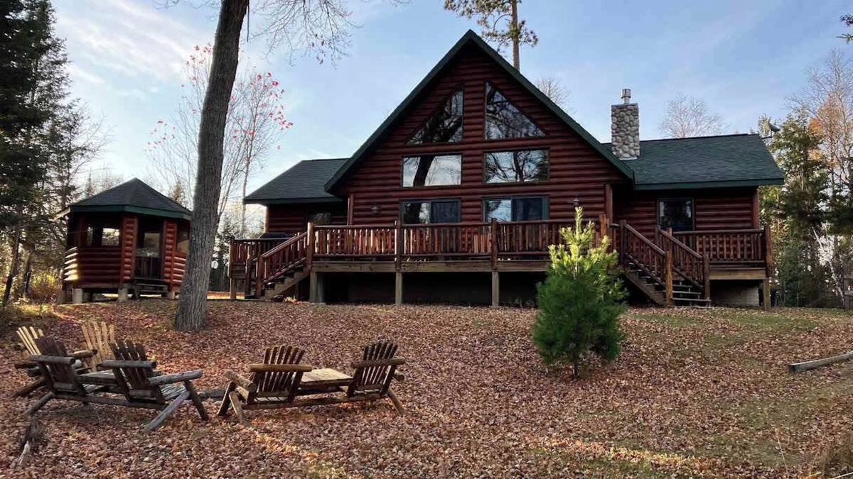 Land O Lakes House | Bear's Den Summary: W
