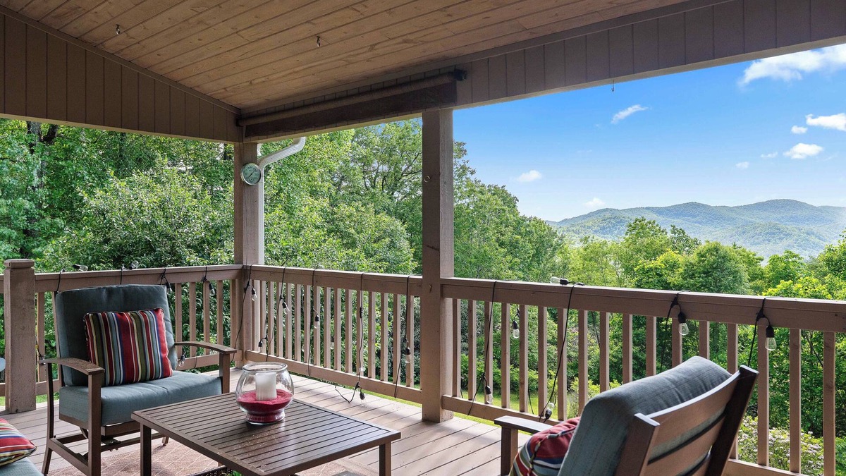 Lake Sequoyah Cabin | Bear View Cabin | Historic Highlands with Beautiful Mountain Views