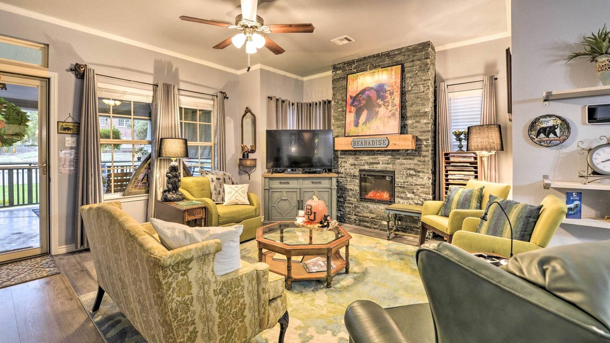 Waco Cottage | 'Bearadise Bungalow' ~ 2 Mi to Magnolia Market!