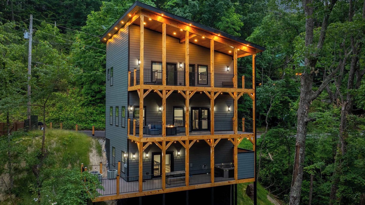 Chalet Village Cabin | Bearfoot Getaway - New! Lux Cabin, Hot Tub, Pool