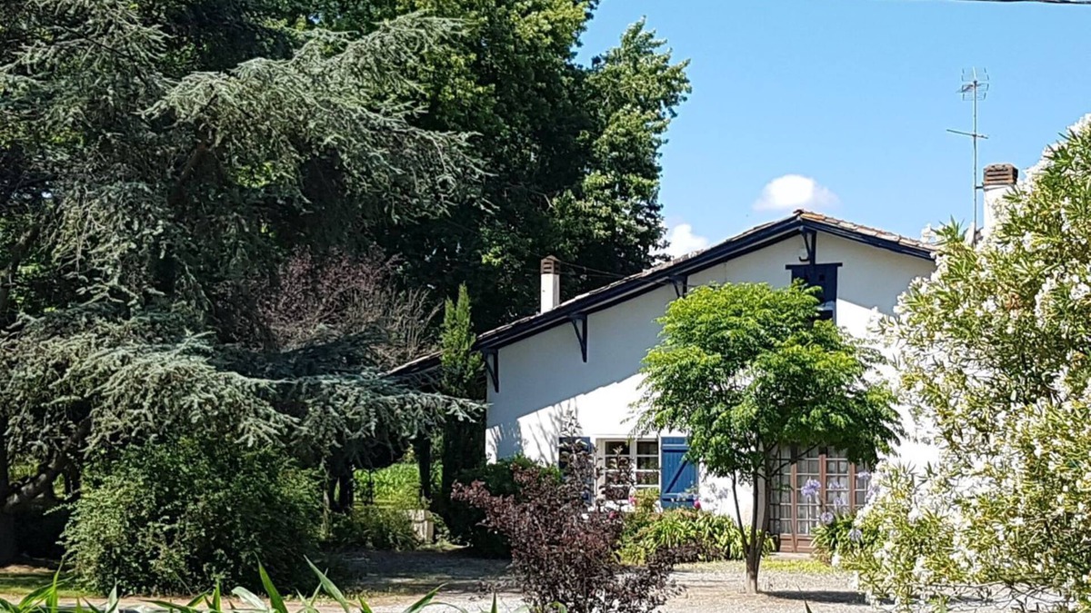 Lahontan House | Béarnaise house at the foot of the hills