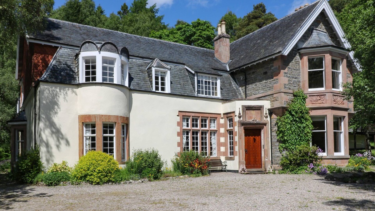 Glen Urquhart House | BEARNOCK LODGE, pet friendly, character holiday cottage in Cannich