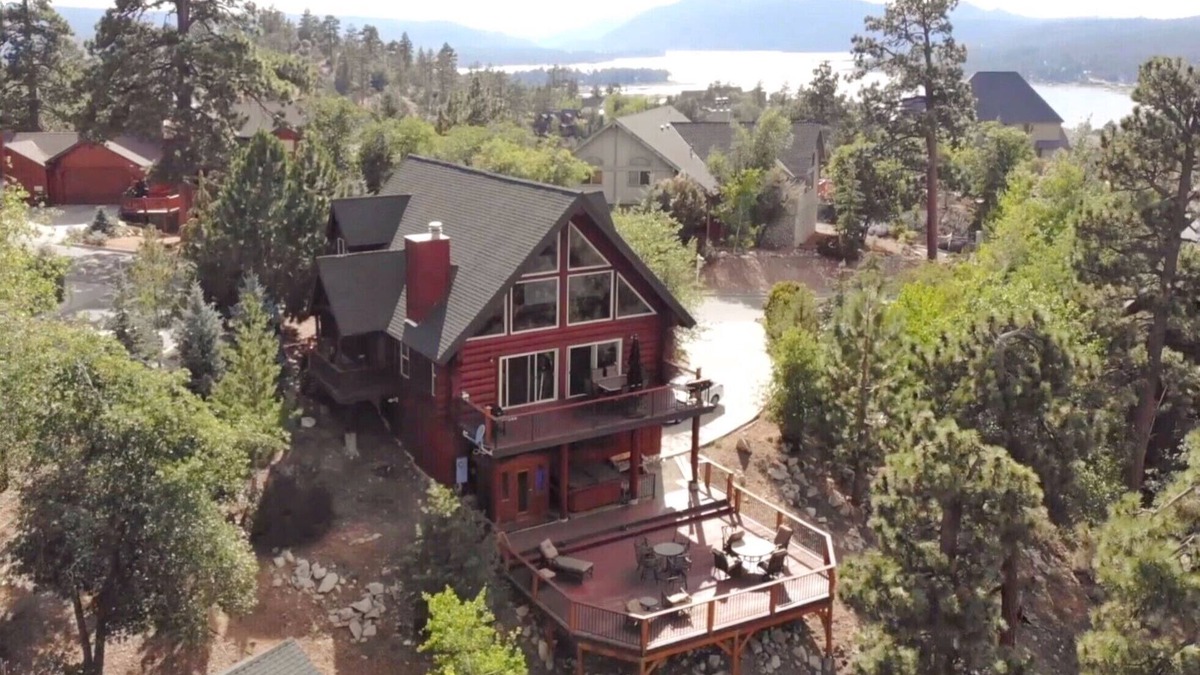 Castle Glen Estates Cabin | BearPaw Retreat - Real Log/AmazingViews/Mins to Lake/Tesla Charger
