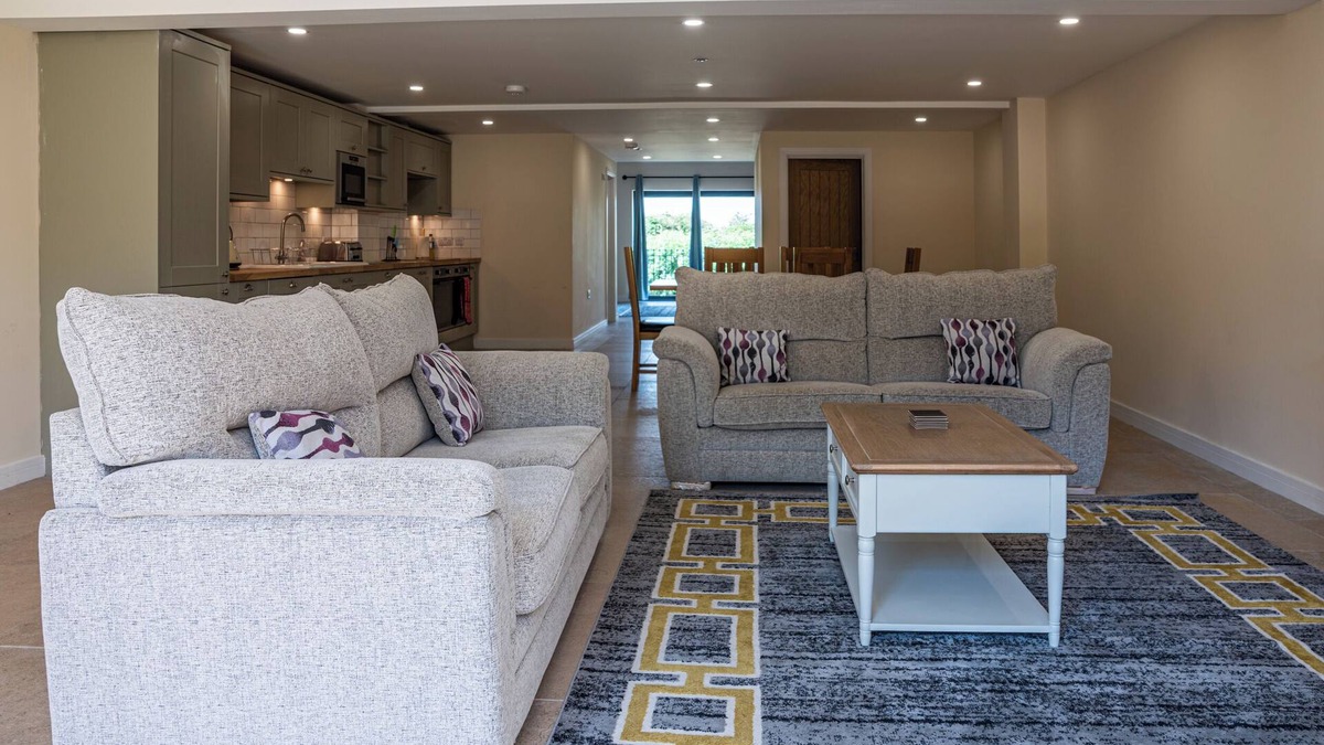 Little Rissington Cottage | BEARS COURT BARN 7, pet friendly in Bourton-On-The-Water