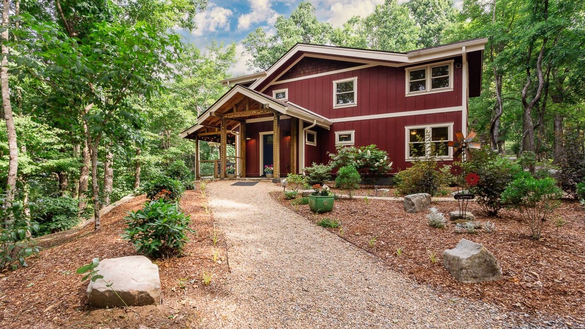 Gerton House | Bearwallow Retreat Atop Bearwallow Mountain