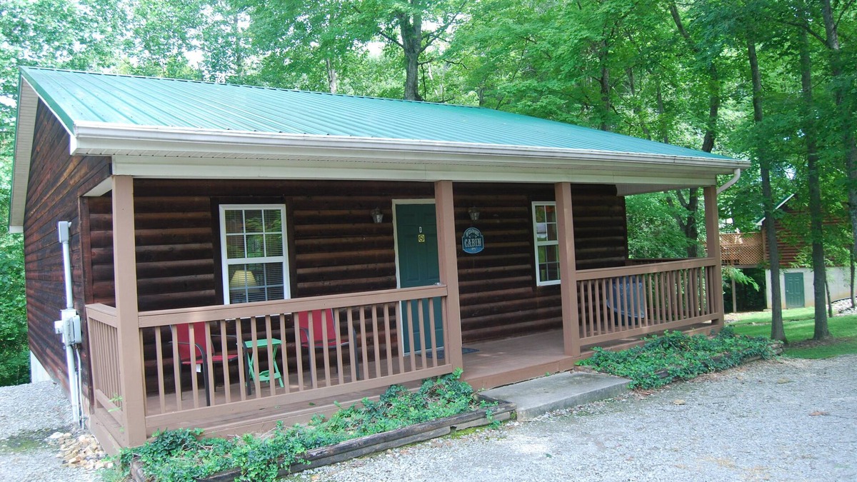 Russell Springs Cabin | "Beary" Cute Hot Tub Cabin @ LakePointe Resort - no cleaning fees!