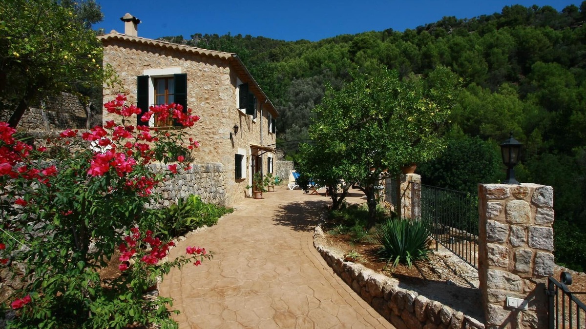 Fornalutx Villa | Beatiful and peaceful villa with amazing views into the mountains
